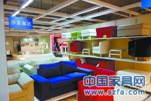 愛蜂巢家居體驗館沙發(fā)展區(qū)。記者 孫戉攝